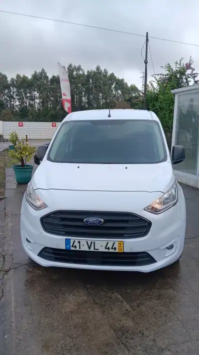 Ford Transit Connect 2018 - 12300 EUR, 207321 km - AUTO.MOTO.pt - 207321km - foto 3 de 21