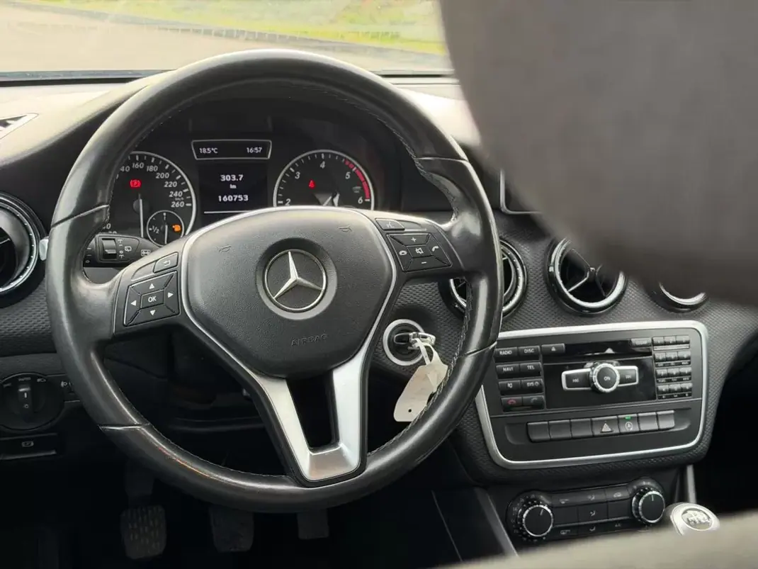 Mercedes-Benz A 160 2015 - 12900 EUR, 160650 km - AUTO.MOTO.pt - 160650km - foto 22 de 25