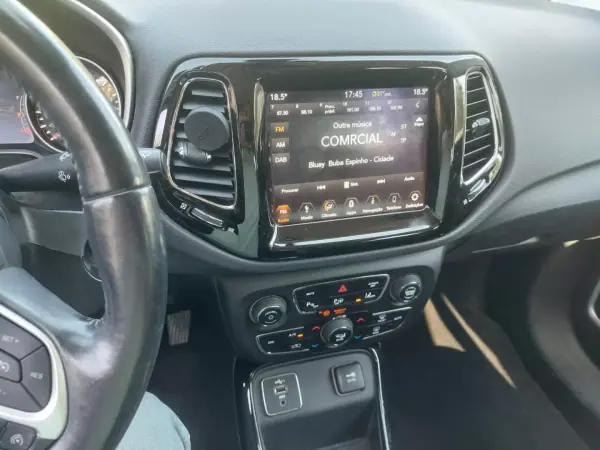 Jeep Compass 2019 - 16500 EUR, 145500 km - AUTO.MOTO.pt - 145500km - foto 9 de 10