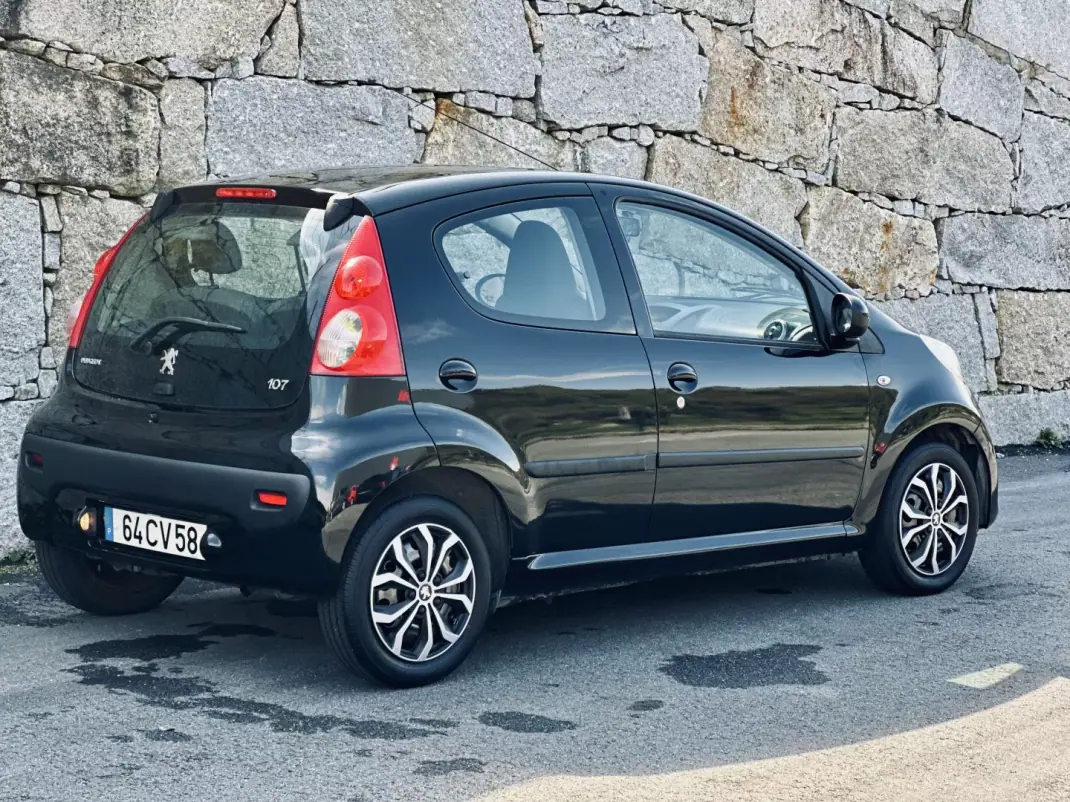 Peugeot 107 2007 - 5500 EUR, 104000 km - AUTO.MOTO.pt - 104000km - foto 6 de 45