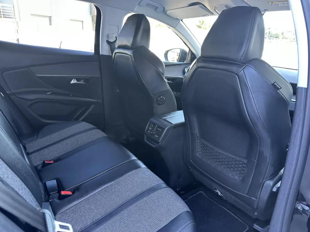 Peugeot 3008 2018 - 14900 EUR, 240000 km - 240000km - foto 58 de 62