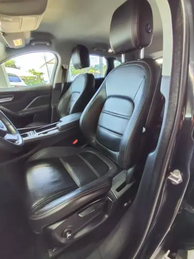 Jaguar F-Pace 2017 - 19750 EUR, 156000 km - AUTO.MOTO.pt - 156000km - foto 30 de 43