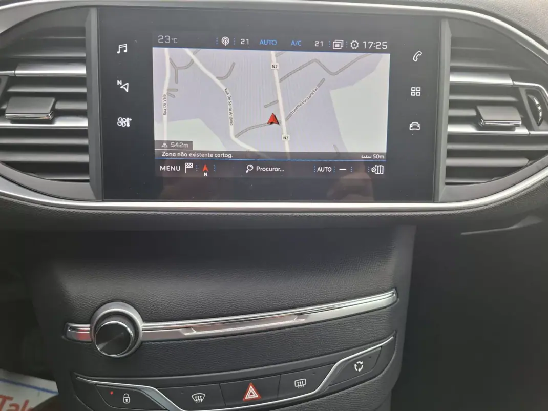 Peugeot 308 SW 2021 - 13490 EUR, 46850 km - 46850km - foto 11 de 28