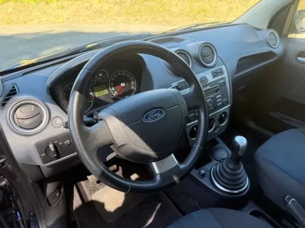 Ford Fiesta 2008 - 5700 EUR, 82000 km - AUTO.MOTO.pt - 82000km - foto 7 de 23