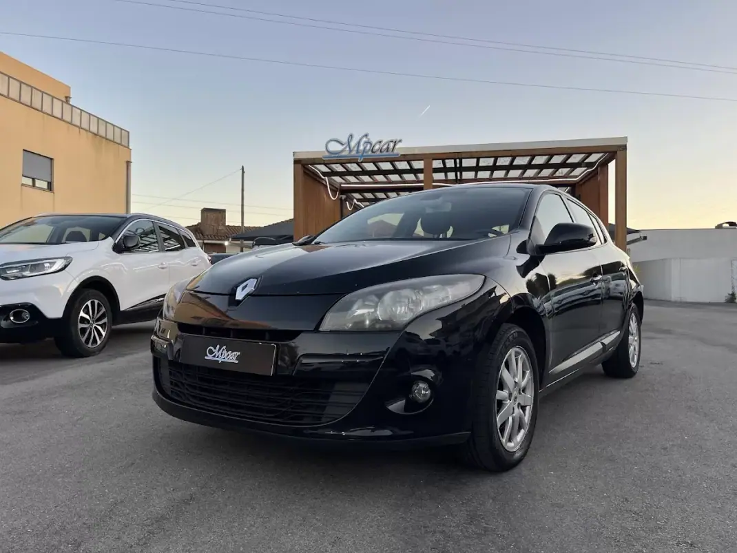 Renault Mégane 2011 - 6750 EUR, 234000 km - AUTO.MOTO.pt - 234000km - foto 30 de 34