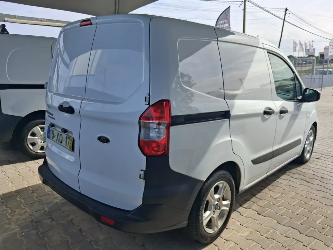 Ford Transit Courier 2019 - 9700 EUR, 214000 km - AUTO.MOTO.pt - 214000km - foto 7 de 15