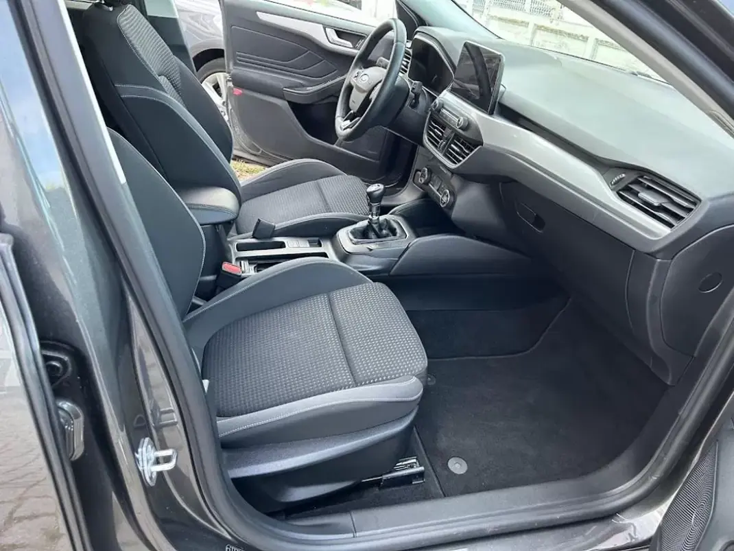 Ford Focus SW 2019 - 17990 EUR, 75880 km - AUTO.MOTO.pt - 75880km - foto 8 de 15