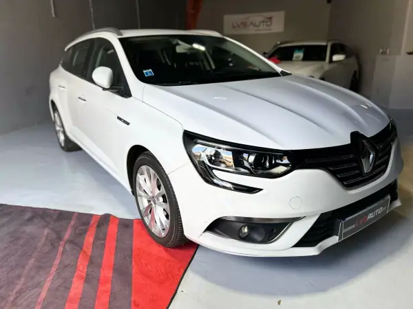 Renault Mégane 2019 - 14250 EUR, 135000 km - AUTO.MOTO.pt - 135000km - foto 7 de 37