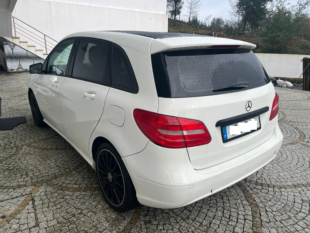 Mercedes-Benz B 180 2013 - 7000 EUR, 411000 km - AUTO.MOTO.pt - 411000km - foto 5 de 10
