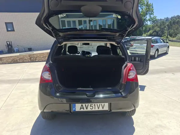 Renault Twingo 2014 - 6490 EUR, 93204 km - AUTO.MOTO.pt - 93204km - foto 9 de 17