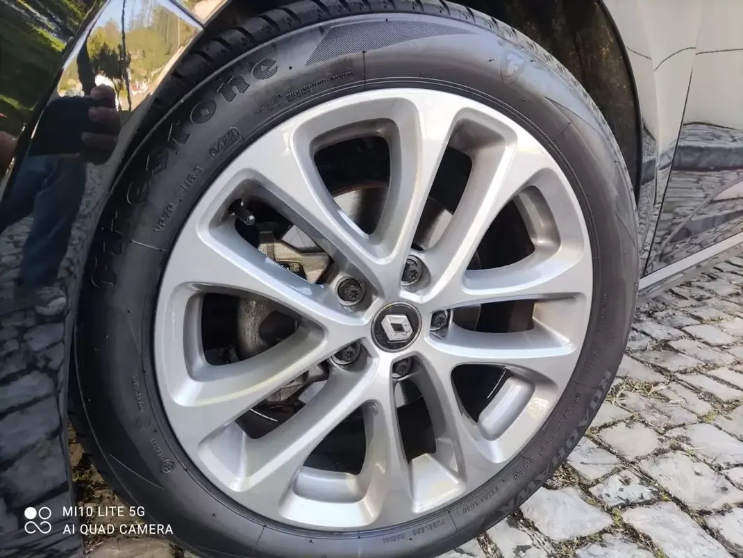 Renault Mégane Sport Tourer 2018 - 14900 EUR, 112000 km - AUTO.MOTO.pt - 112000km - foto 7 de 28