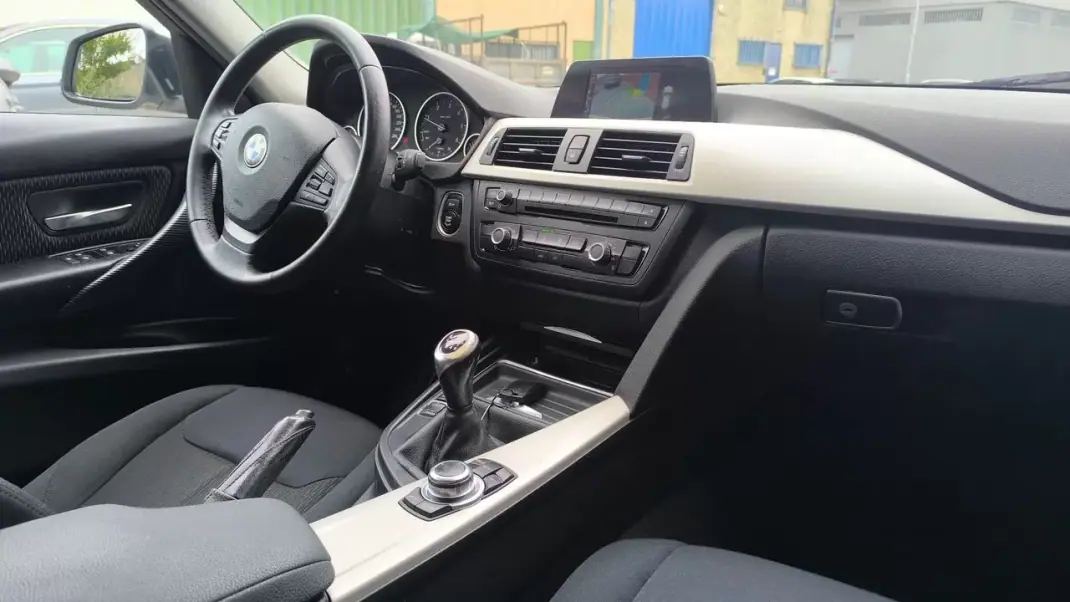 BMW 318 2014 - 12700 EUR, 219000 km - 219000km - foto 6 de 21