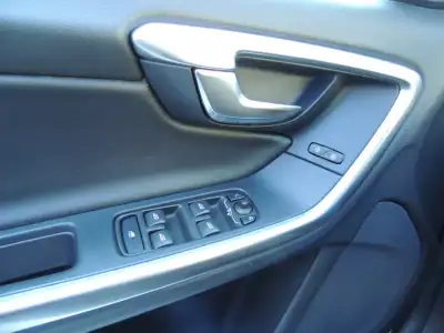 Volvo V60 2015 - 14950 EUR, 200200 km - AUTO.MOTO.pt - 200200km - foto 7 de 12