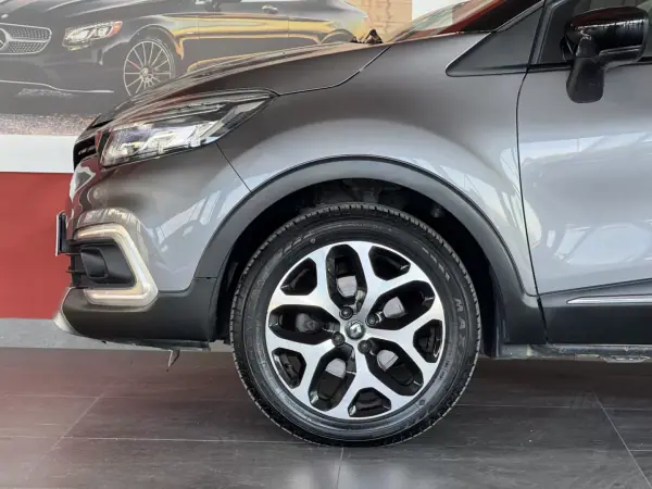 Renault Captur 2017 - 15990 EUR, 80345 km - AUTO.MOTO.pt - 80345km - foto 7 de 21