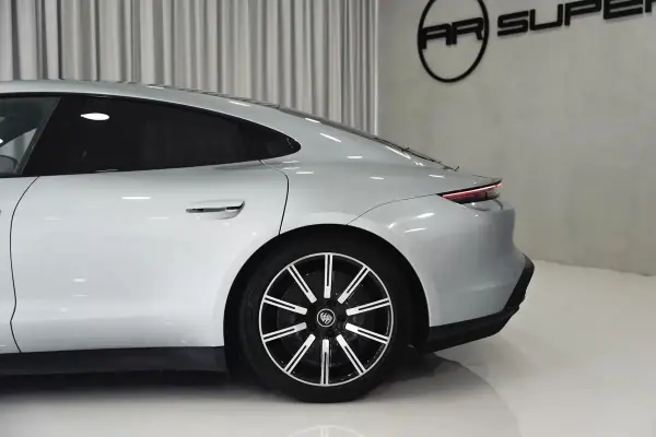 Porsche Taycan 2020 - 64950 EUR, 55941 km - AUTO.MOTO.pt - 55941km - foto 8 de 52