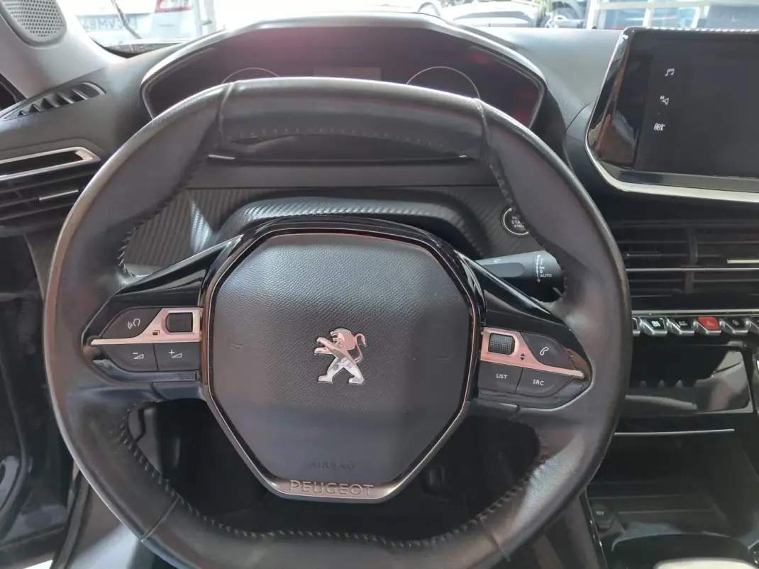 Peugeot 2008 2021 - 15900 EUR, 98000 km - 98000km - foto 12 de 23