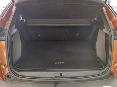 Peugeot e-2008 2020 - 16800 EUR, 98000 km - AUTO.MOTO.pt - 98000km - foto 8 de 23