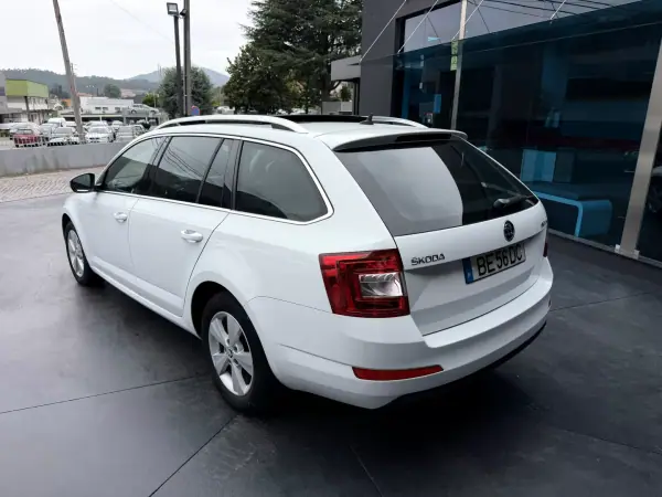 Skoda Octavia Break 2015 - 10500 EUR, 156000 km - AUTO.MOTO.pt - 156000km - foto 5 de 14