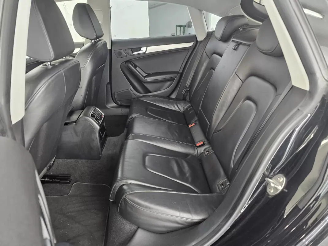 Audi A5 Sportback 2011 - 17500 EUR, 123569 km - AUTO.MOTO.pt - 123569km - foto 27 de 29