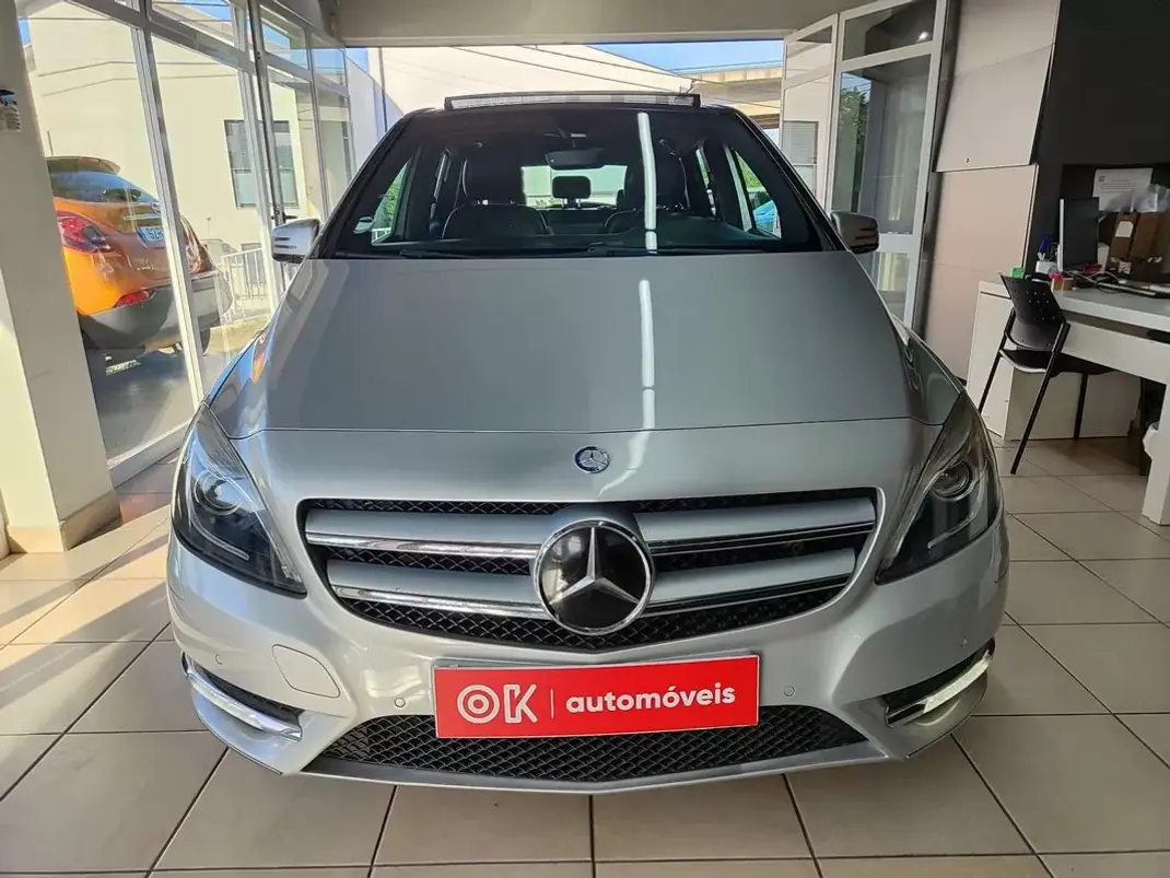 Mercedes-Benz B 180 2012 - 10950 EUR, 220000 km - AUTO.MOTO.pt - 220000km - foto 3 de 32