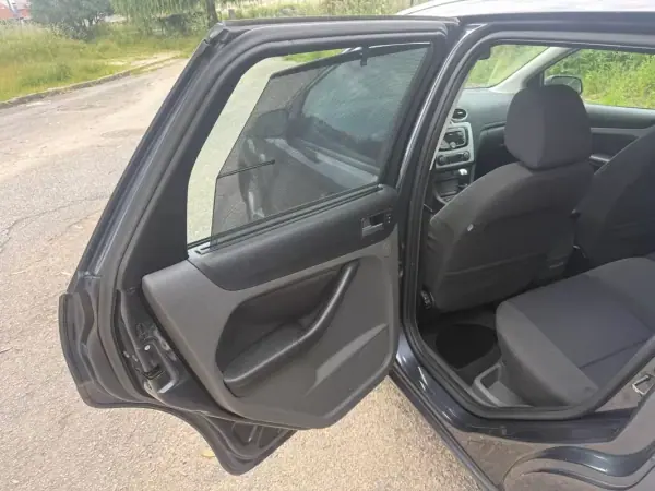 Ford Focus SW 2007 - 4450 EUR, 235000 km - AUTO.MOTO.pt - 235000km - foto 11 de 26