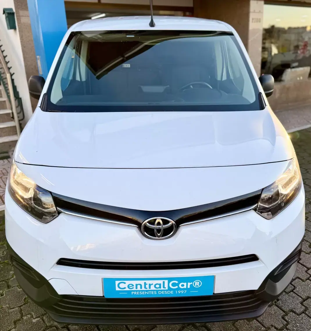 Toyota Proace 2024 - 18950 EUR, 28000 km - 28000km - foto 4 de 19