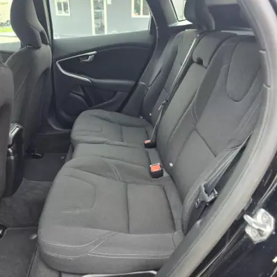 Volvo V40 2016 - 14500 EUR, 118000 km - AUTO.MOTO.pt - 118000km - foto 16 de 18