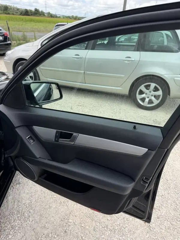 Mercedes-Benz C 250 2011 - 9870 EUR, 355230 km - AUTO.MOTO.pt - 355230km - foto 18 de 19