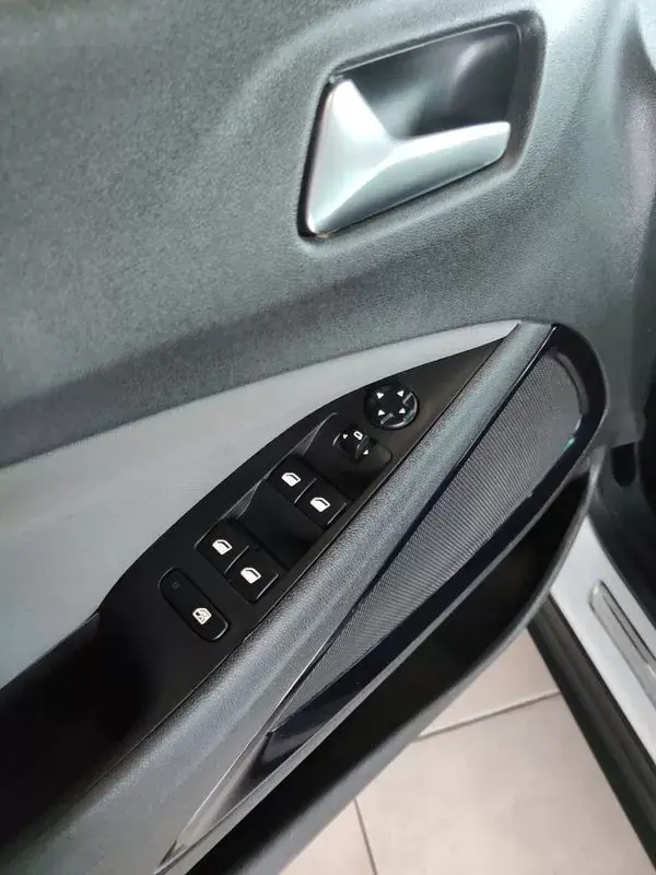 Opel Crossland X 2019 - 11950 EUR, 65500 km - AUTO.MOTO.pt - 65500km - foto 25 de 38