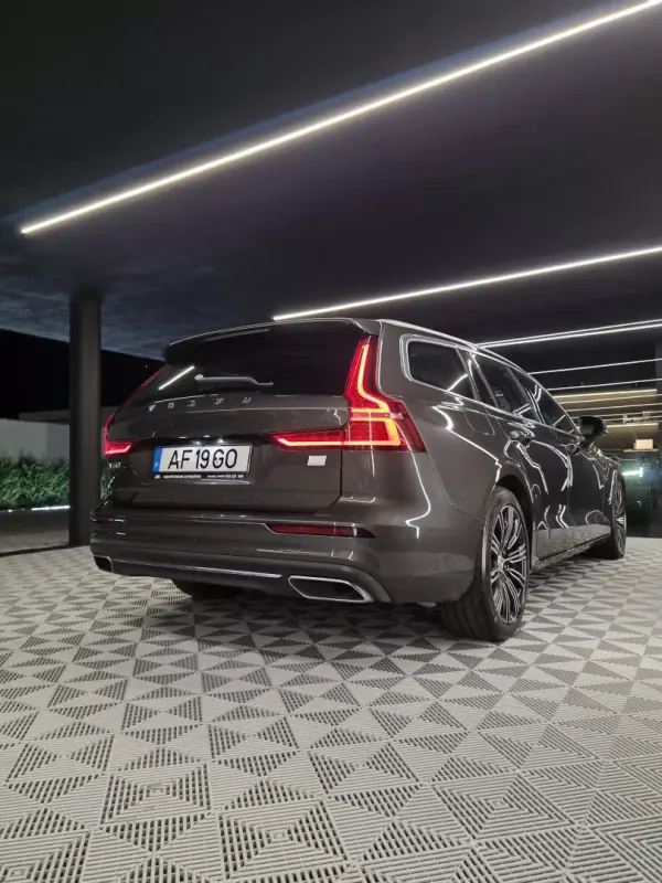 Volvo V60 2021 - 27750 EUR, 138000 km - AUTO.MOTO.pt - 138000km - foto 10 de 26