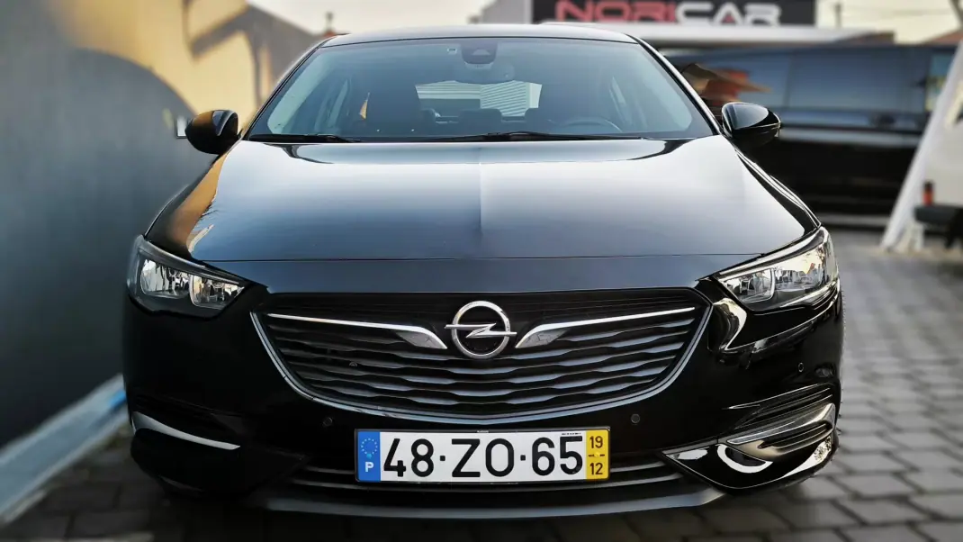 Opel Insignia Grand Sport 2019 - 14950 EUR, 70795 km - AUTO.MOTO.pt - 70795km - foto 17 de 36