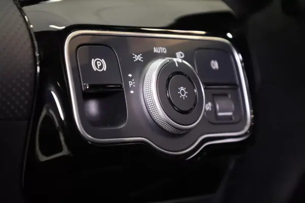 Mercedes-Benz A 180 Limousine 2025 - 39990 EUR, 6272 km - AUTO.MOTO.pt - 6272km - foto 28 de 47