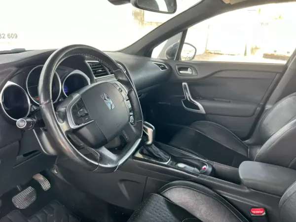 DS DS4 Crossback 2016 - 12500 EUR, 207000 km - AUTO.MOTO.pt - 207000km - foto 9 de 11