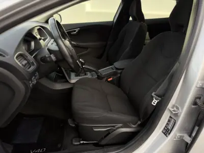 Volvo V40 2015 - 12450 EUR, 143090 km - AUTO.MOTO.pt - 143090km - foto 11 de 20