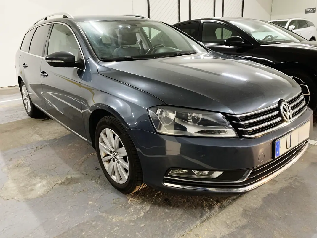 Volkswagen Passat Variant 2011 - 6500 EUR, 277000 km - AUTO.MOTO.pt - 277000km - foto 2 de 10