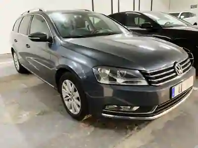Volkswagen Passat Variant 2011 - 6500 EUR, 277000 km - AUTO.MOTO.pt - 277000km - foto 2 de 10