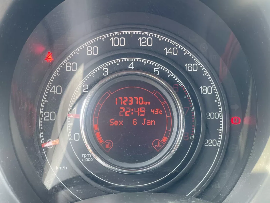 Fiat 500 2013 - 8450 EUR, 171800 km - AUTO.MOTO.pt - 171800km - foto 5 de 11