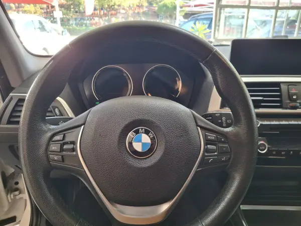 BMW 116 2017 - 16999 EUR, 108000 km - AUTO.MOTO.pt - 108000km - foto 11 de 16
