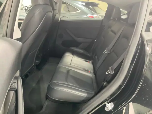 Tesla Model Y 2024 - 33990 EUR, 78253 km - 78253km - foto 7 de 17