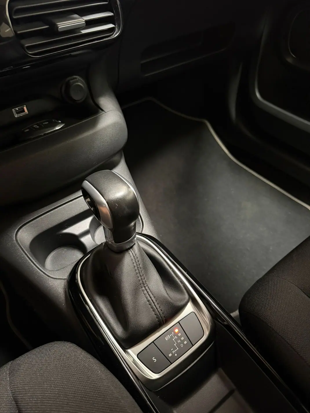 Citroën C4 Cactus 2018 - 15900 EUR, 70000 km - 70000km - foto 4 de 11