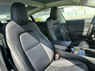 Tesla Model 3 2019 - 21900 EUR, 86000 km - AUTO.MOTO.pt - 86000km - foto 61 de 64