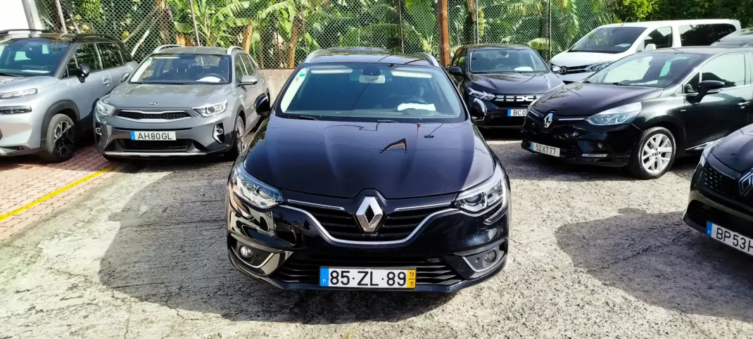 Renault Mégane 2019 - 16950 EUR, 140000 km - AUTO.MOTO.pt - 140000km - foto 2 de 9