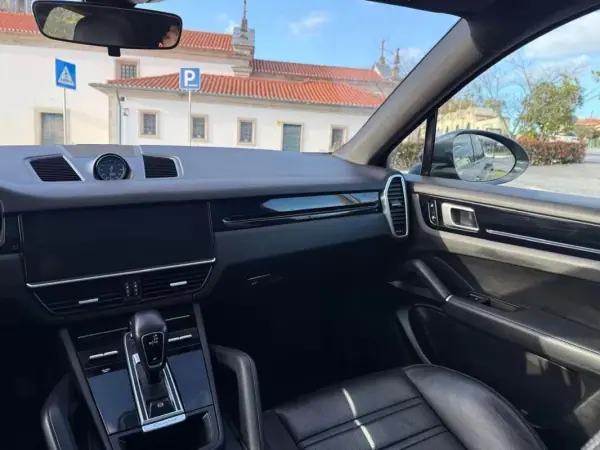 Porsche Cayenne Coupé 2021 - 64999 EUR, 119000 km - AUTO.MOTO.pt - 119000km - foto 27 de 37