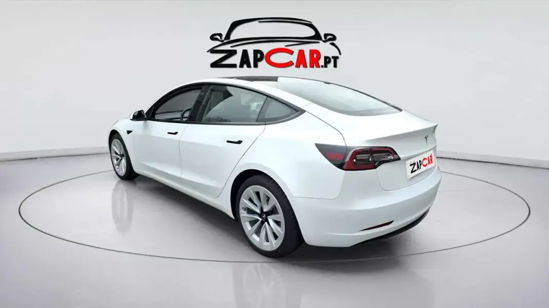 Tesla Model 3 2022 - 28500 EUR, 45186 km - AUTO.MOTO.pt - 45186km - foto 2 de 15