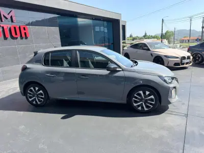 Peugeot 208 2025 - 16500 EUR, 4900 km - AUTO.MOTO.pt - 4900km - foto 3 de 14