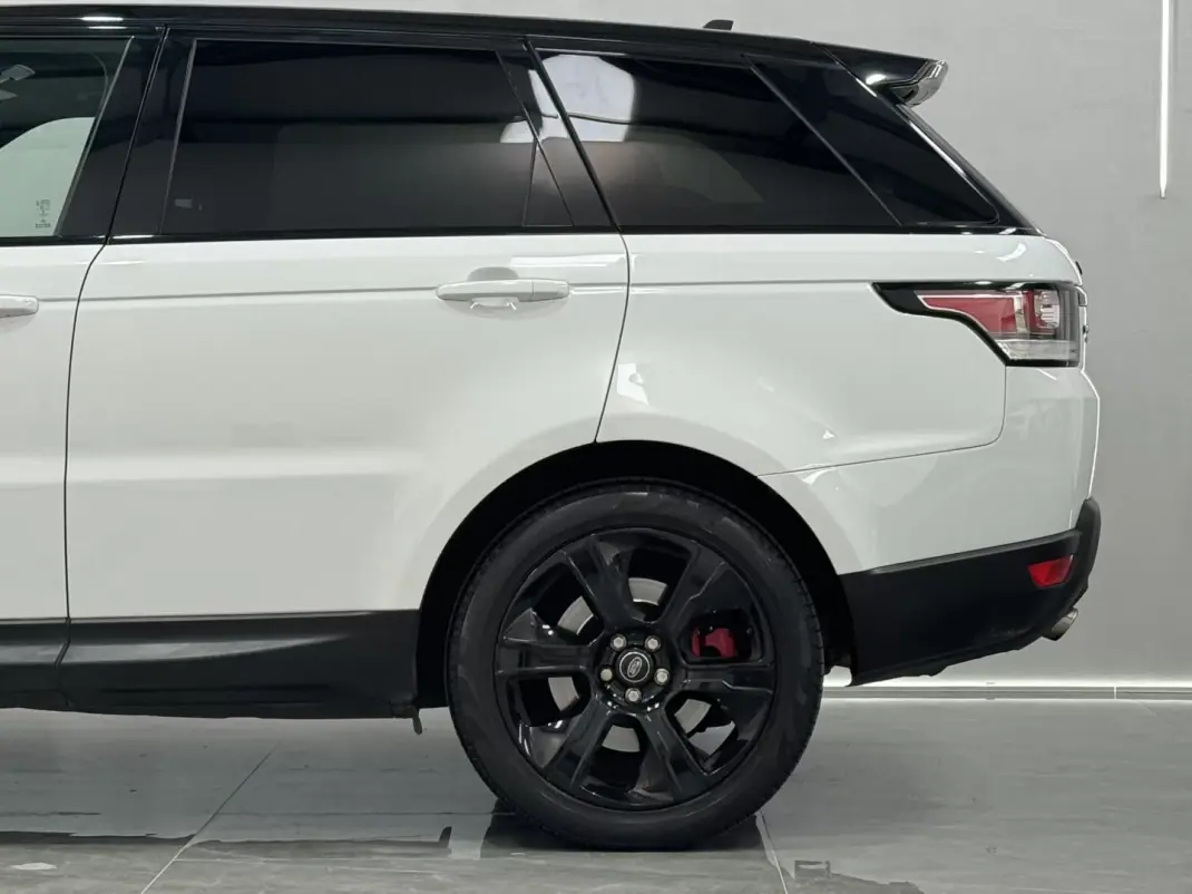 Land Rover Range Rover Sport 2016 - 31990 EUR, 220000 km - AUTO.MOTO.pt - 220000km - foto 18 de 42