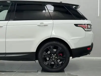 Land Rover Range Rover Sport 2016 - 31990 EUR, 220000 km - AUTO.MOTO.pt - 220000km - foto 18 de 42