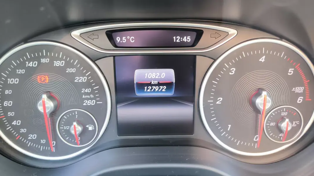 Mercedes-Benz A 160 2016 - 15450 EUR, 127940 km - AUTO.MOTO.pt - 127940km - foto 7 de 9