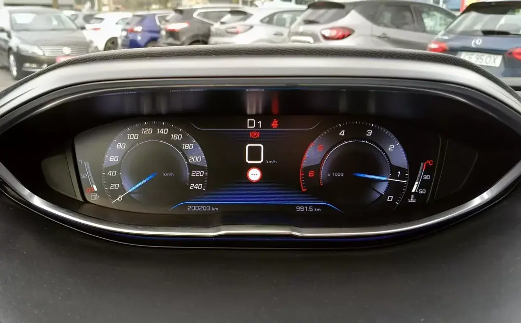 Peugeot 3008 2018 - 15990 EUR, 200391 km - AUTO.MOTO.pt - 200391km - foto 4 de 25