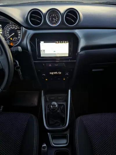 Suzuki Vitara 2018 - 15990 EUR, 45000 km - AUTO.MOTO.pt - 45000km - foto 17 de 21